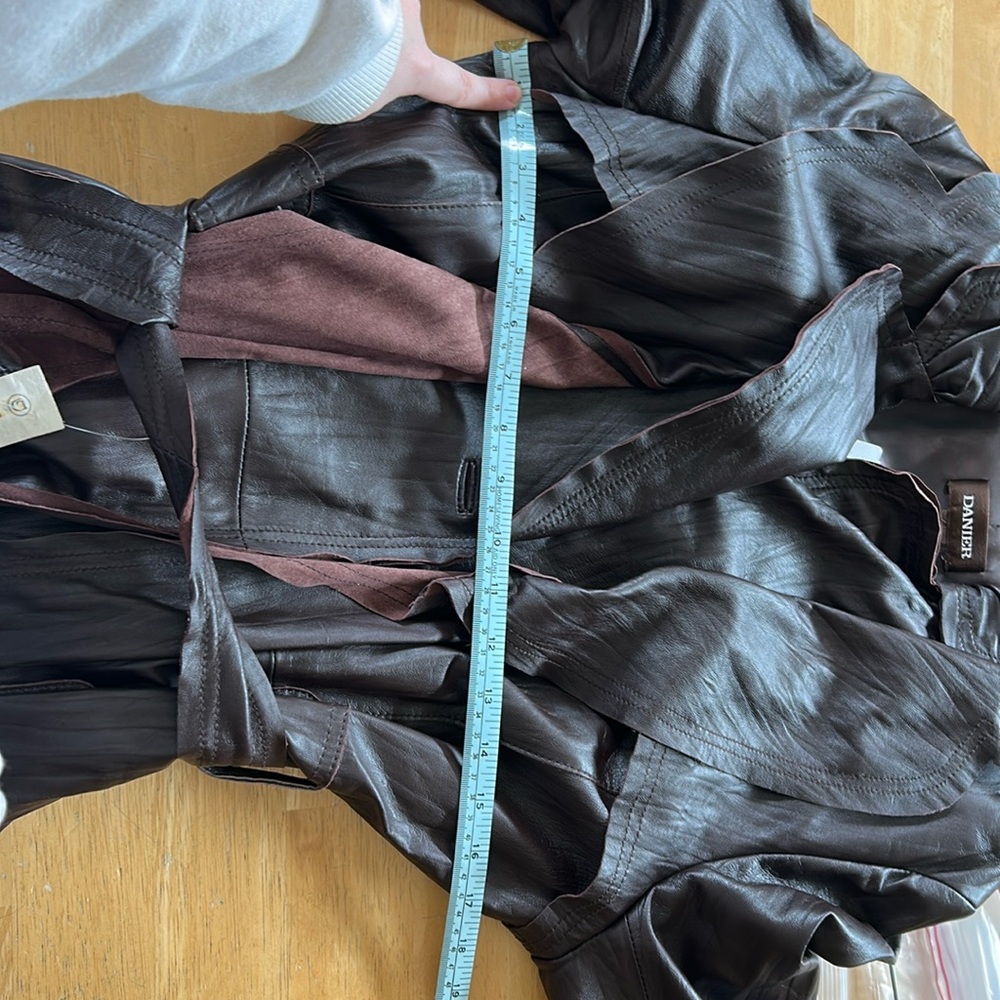 Danier Women's Brown Leather Trench Coat with Belt - Picture 14 of 16